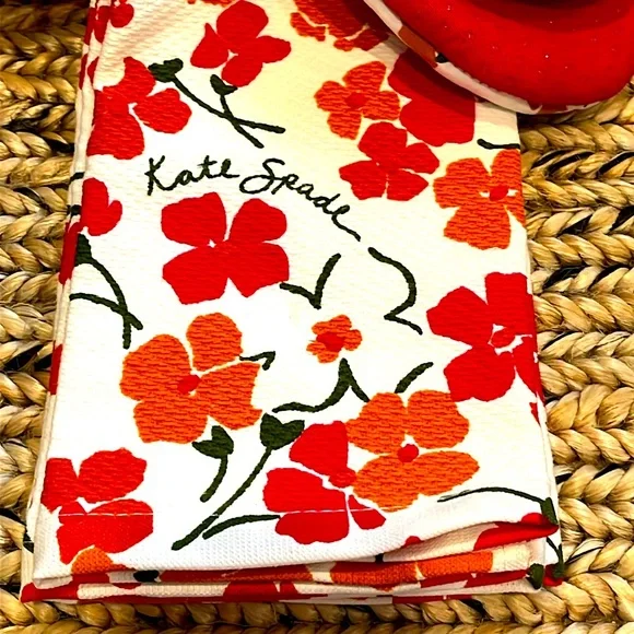 NWT Kate Spade (2) Kitchen Towels and (2) Mitts Set - Picture 2 of 4